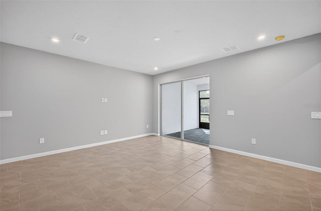 3352 Timber Xing Avenue Brandon, FL 33511 - Photo 14 of 35 a view of an empty room with a window