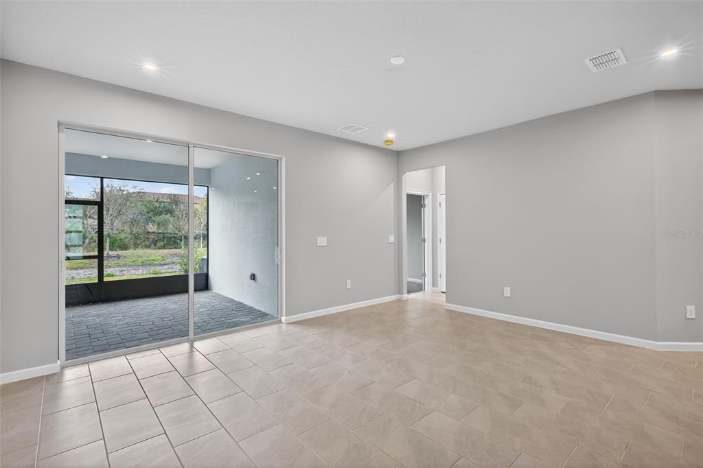 3352 Timber Xing Avenue Brandon, FL 33511 - Photo 15 of 35 a view of an empty room with a window