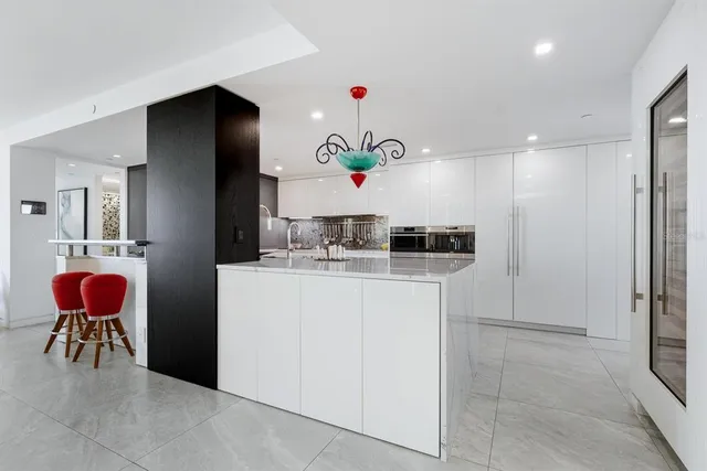 $1,550,000 | 1255 North Gulfstream Avenue, Unit 607, Sarasota, FL 34236