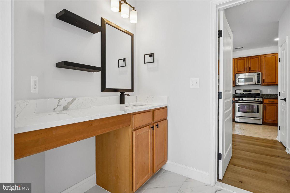 12000 Market Street, Unit 371 Reston, VA 20190 - Photo 28 of 81 Bathroom