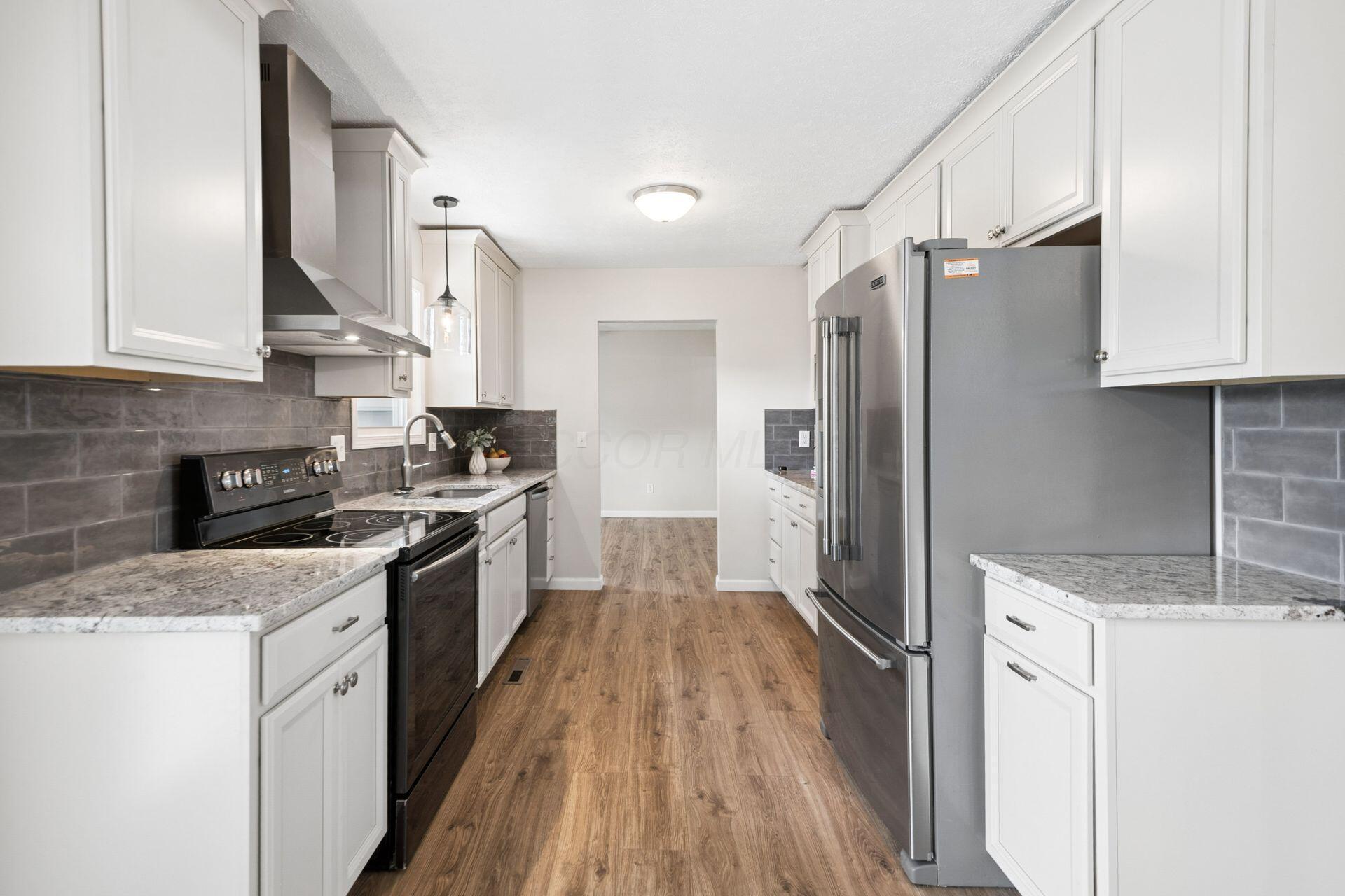 417 Forward Pass Road Southwest Pataskala, OH 43062 - Photo 15 of 53 Updated Kitchen
