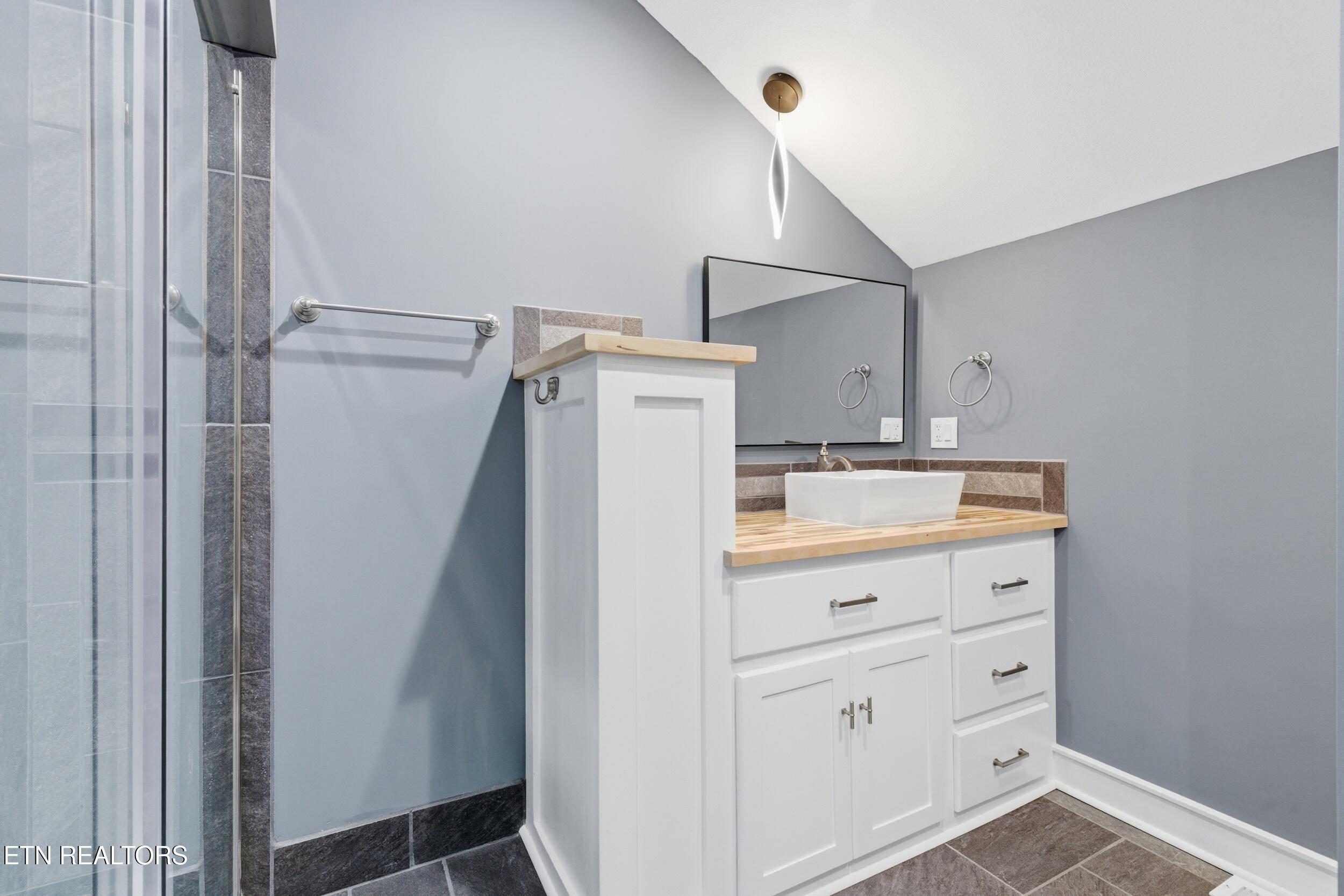 301 Inagehi Lane Loudon, TN 37774 - Photo 45 of 59 301_inaghei_ln_0134