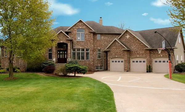 $1,100,000 | 3463 Grand Meadows Crossing, Neenah, WI 54956
