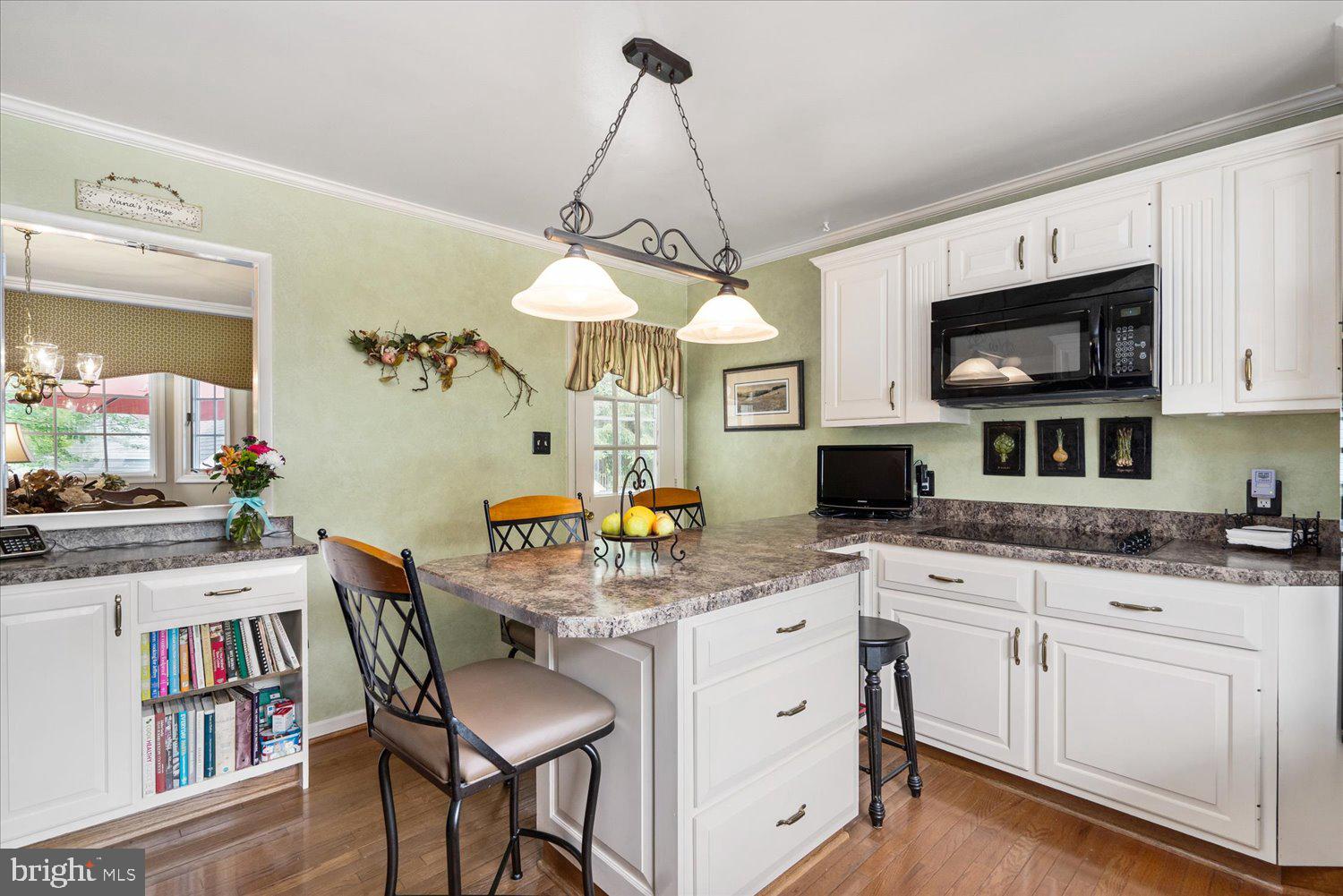 806 Suburbian Road Reisterstown, MD 21136 - Photo 13 of 41 Perfect Dining Area in Oversized Kitchen
