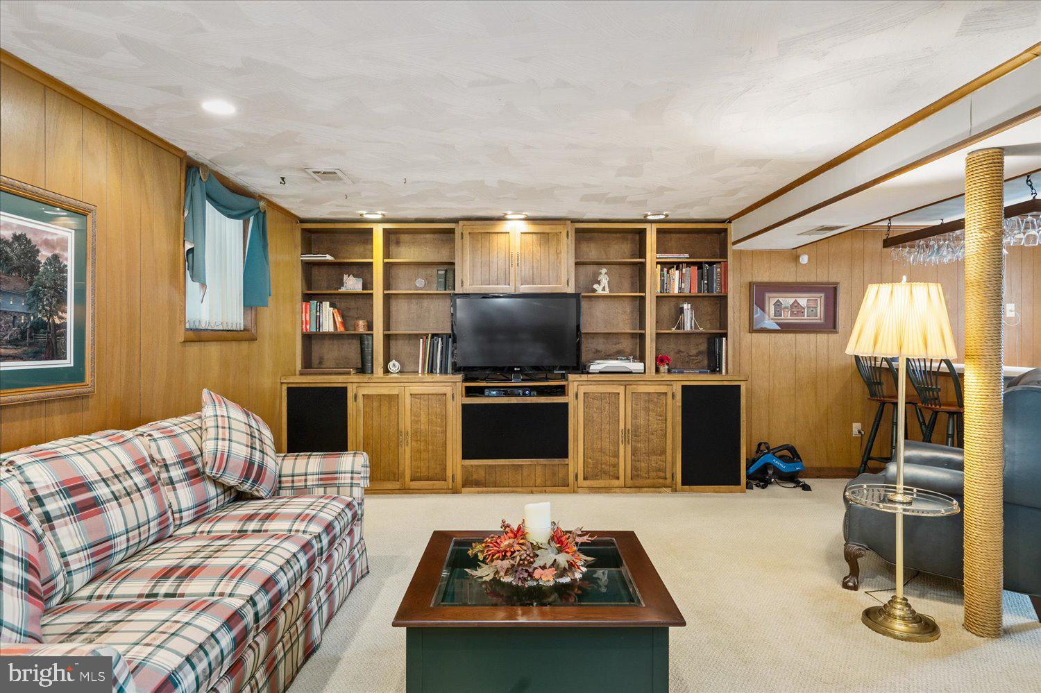 806 Suburbian Road Reisterstown, MD 21136 - Photo 24 of 41 Custom Built-Ins
