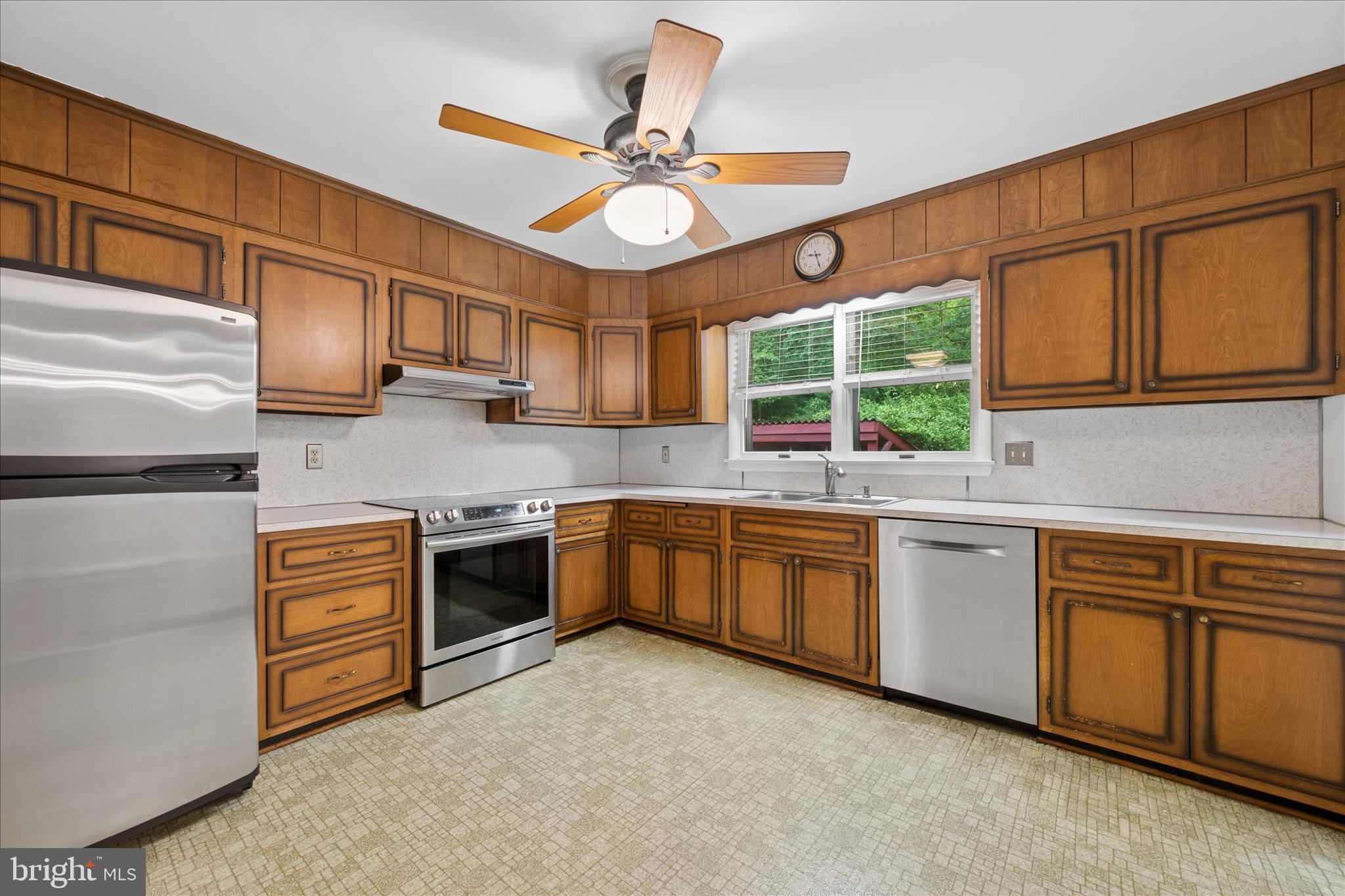 3884 Point Of Rocks Road Jefferson, MD 21755 - Photo 18 of 82 Kitchen