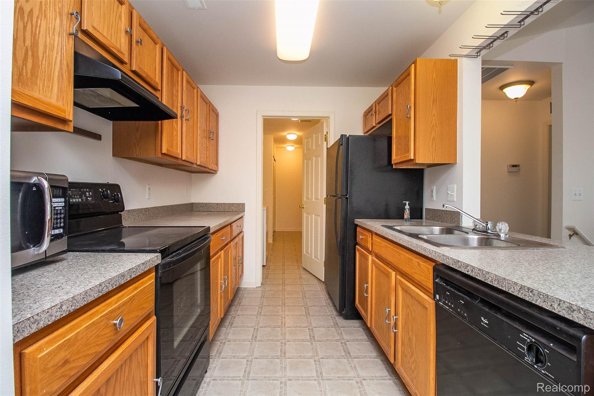 11778 Farmington Road, Unit 48 Livonia, MI 48150 - Photo 11 of 25 11.jpg