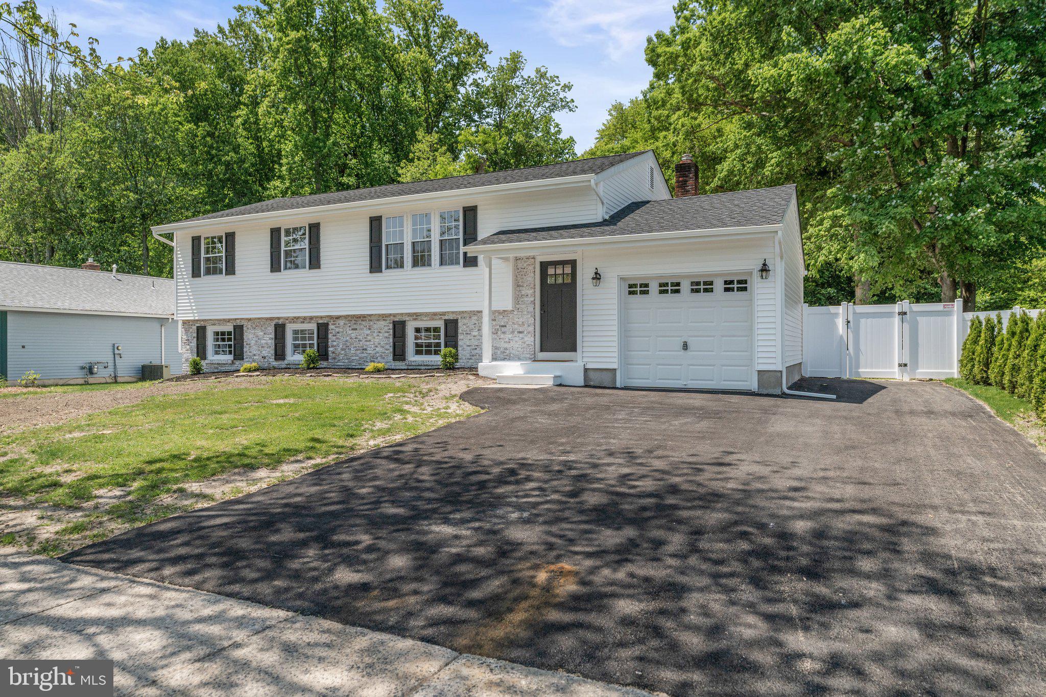 102 Golfview Drive Sewell, NJ 08080 - Photo 3 of 37