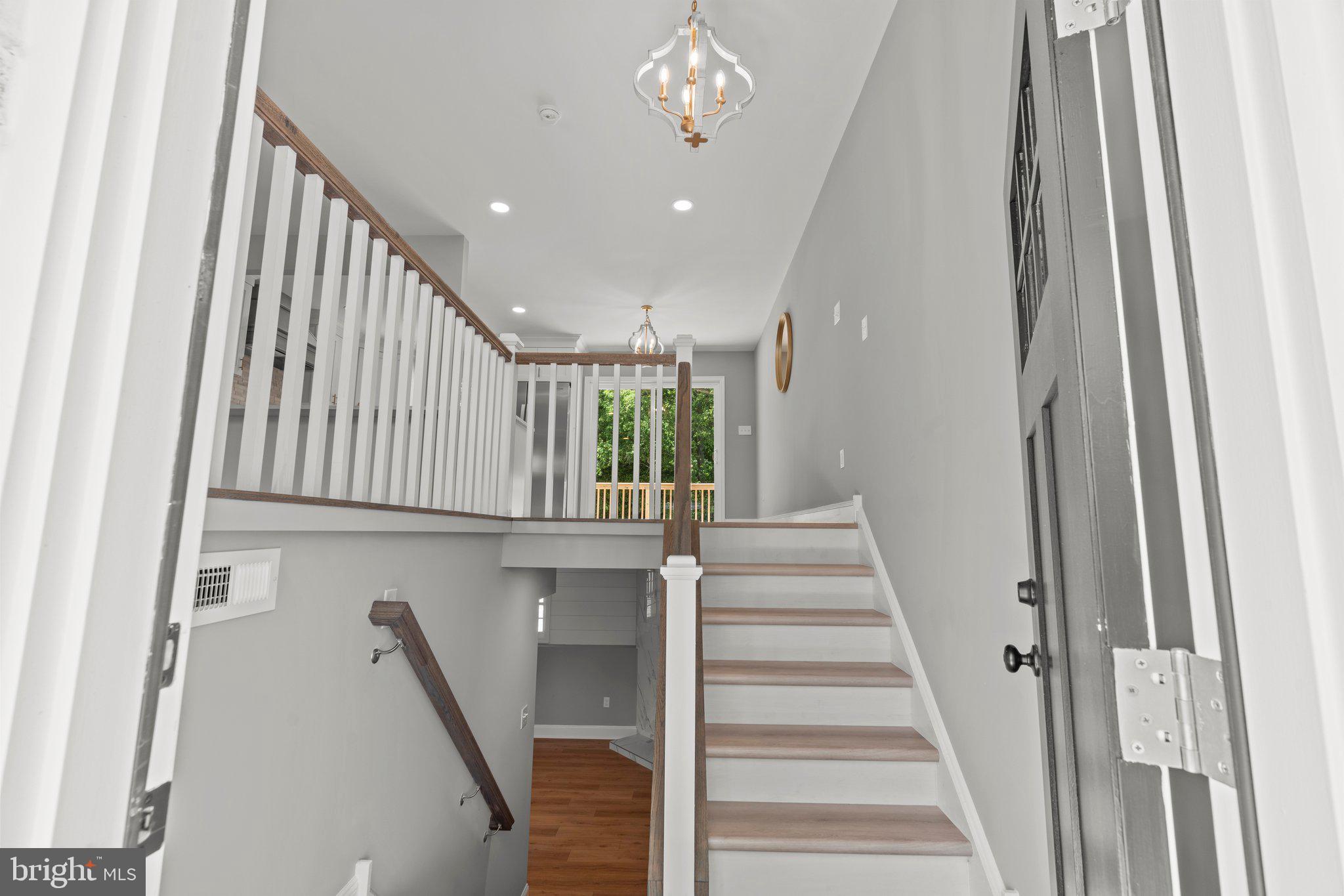 102 Golfview Drive Sewell, NJ 08080 - Photo 5 of 37