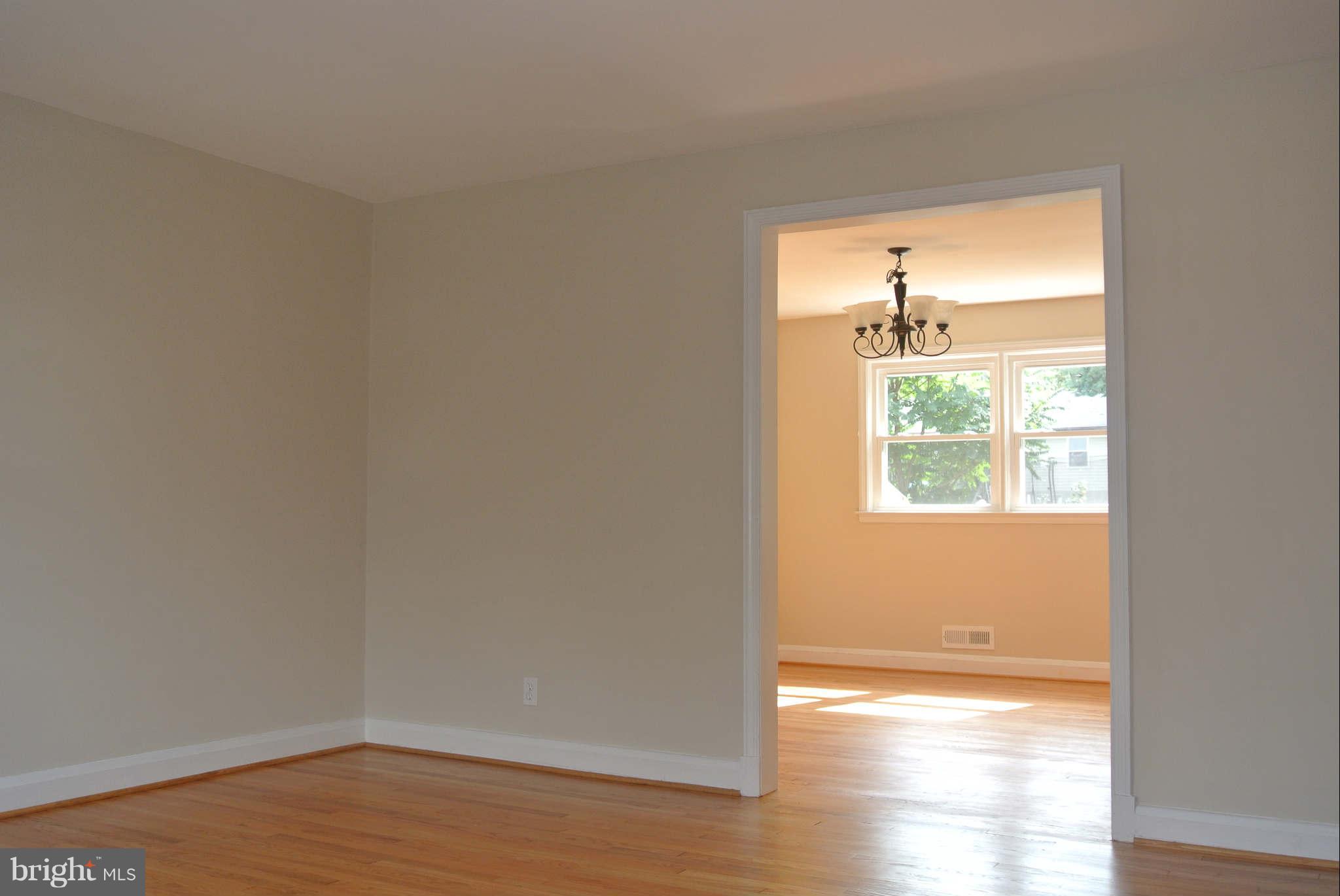 1176 Newfield Road Baltimore, MD 21207 - Photo 3 of 25 Living Room