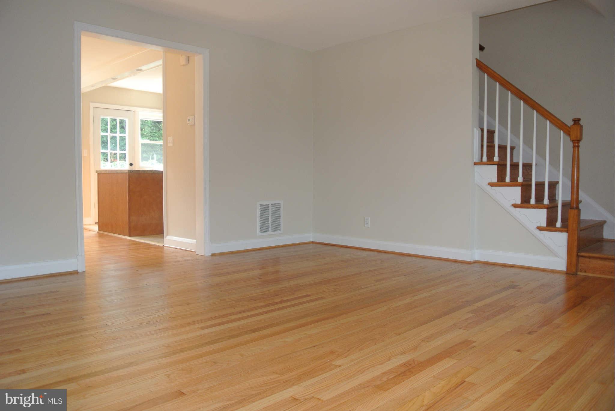 1176 Newfield Road Baltimore, MD 21207 - Photo 4 of 25 Living Room