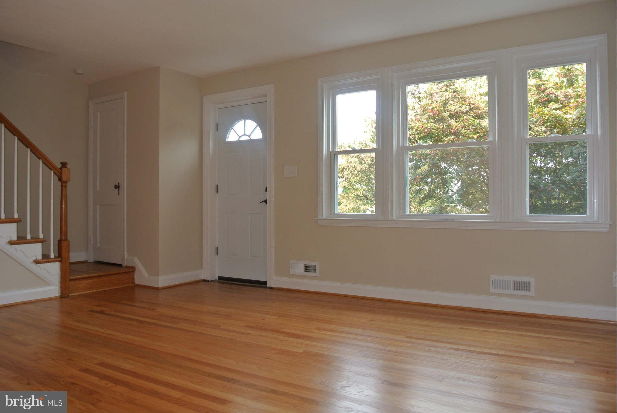 1176 Newfield Road Baltimore, MD 21207 - Photo 5 of 25 Living Room