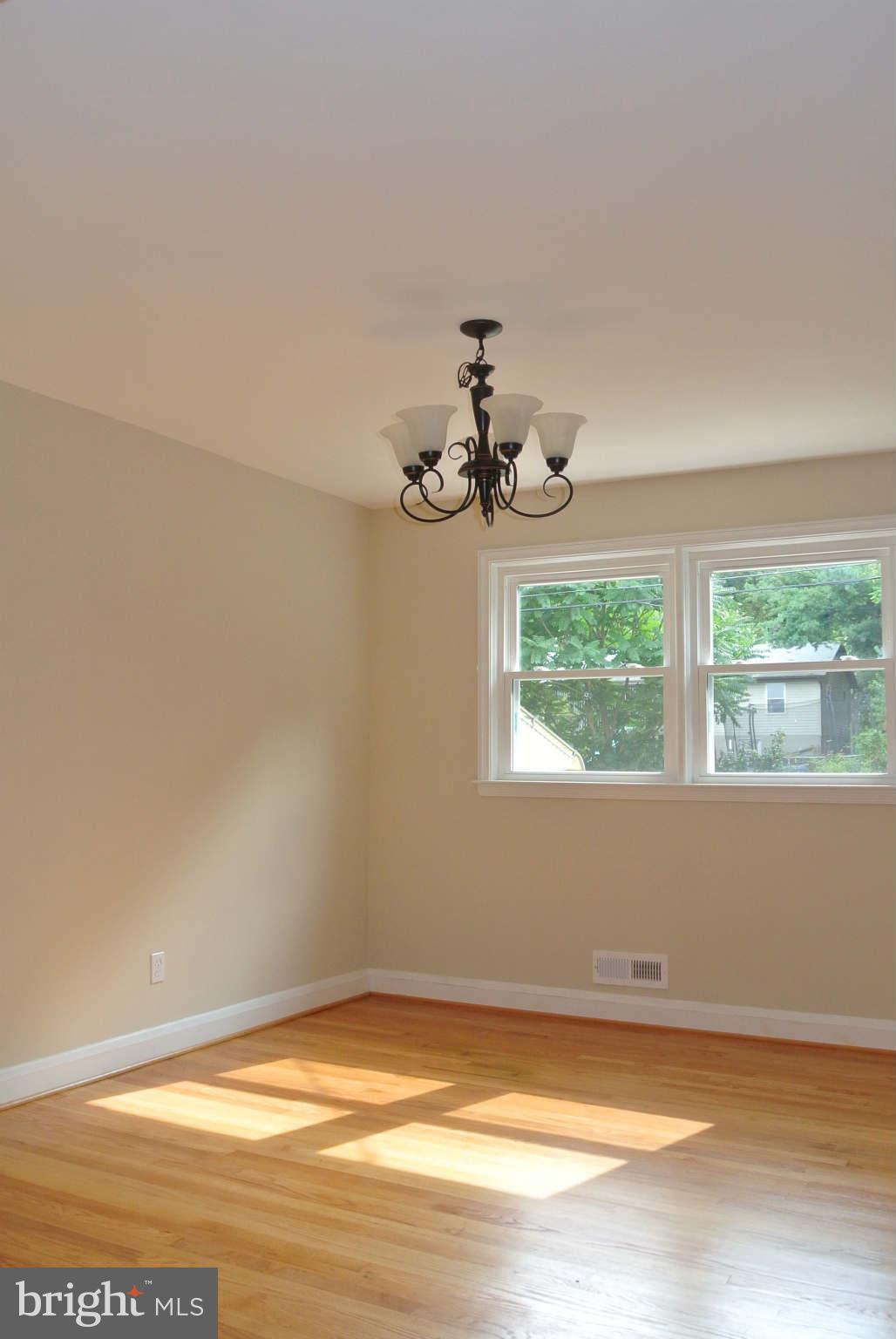 1176 Newfield Road Baltimore, MD 21207 - Photo 6 of 25 Dining Room