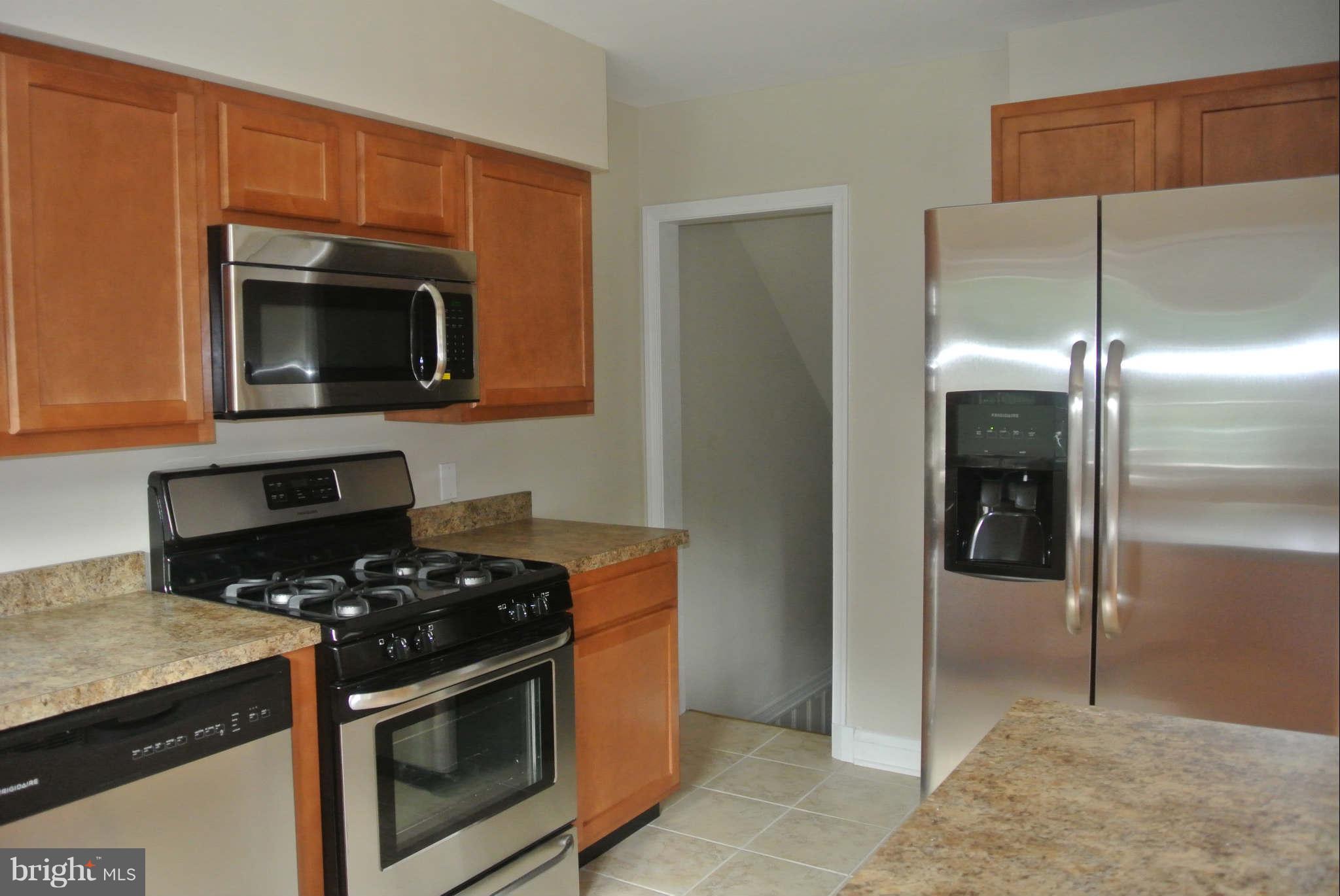 1176 Newfield Road Baltimore, MD 21207 - Photo 8 of 25 Stainless steel appliance package