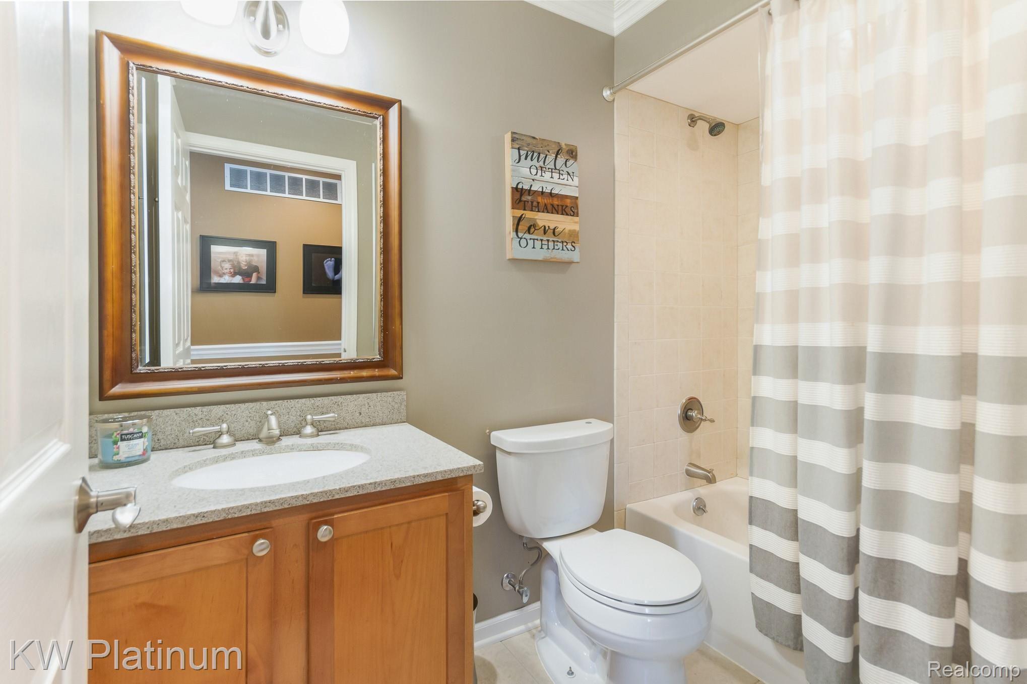 22501 Brantingham Road Macomb, MI 48044 - Photo 18 of 30 22501 Brantingham Rd_20.jpg