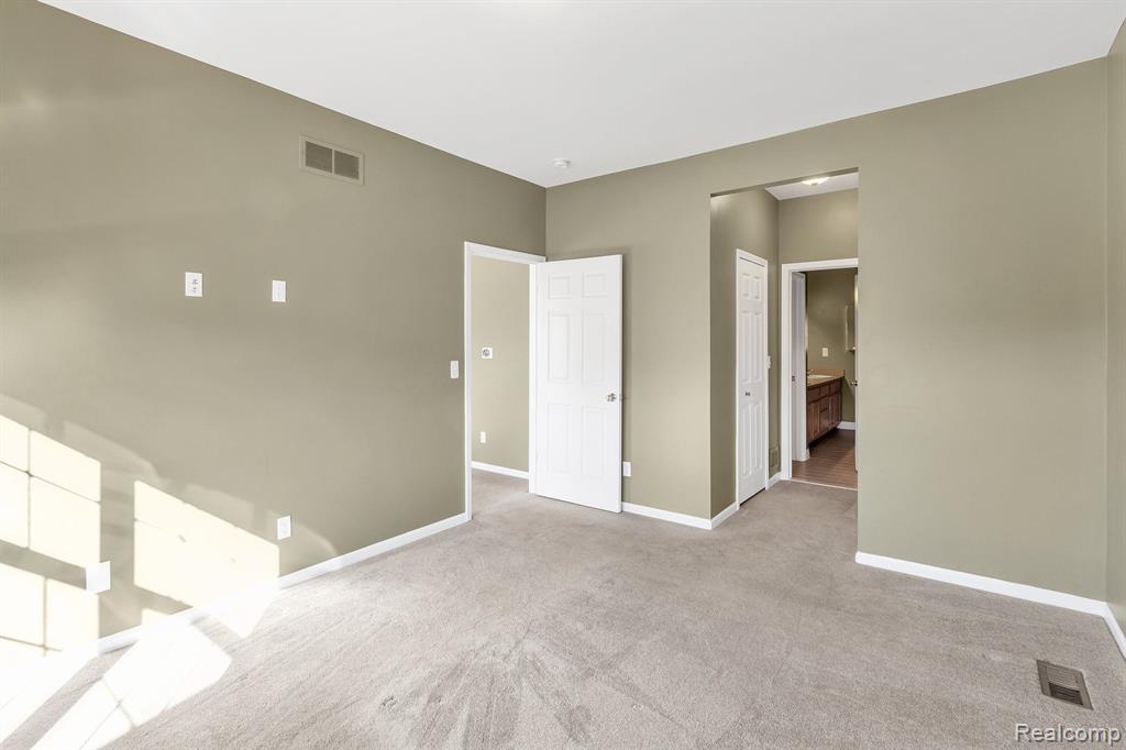 730 East Bluff Court Rochester Hills, MI 48306 - Photo 13 of 34