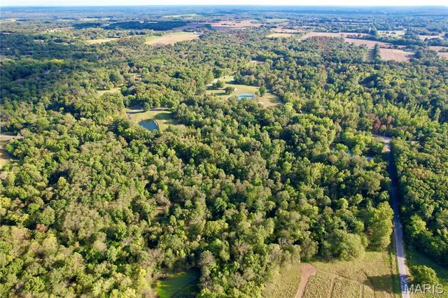 $90,000 | 8206 Eakin Grove Road, Benton, IL 62812