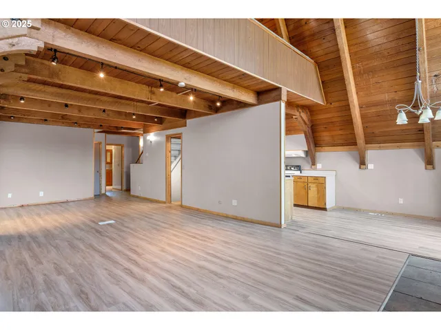 $699,000 | 45265 Sunnyside Road, Foster, OR 97345