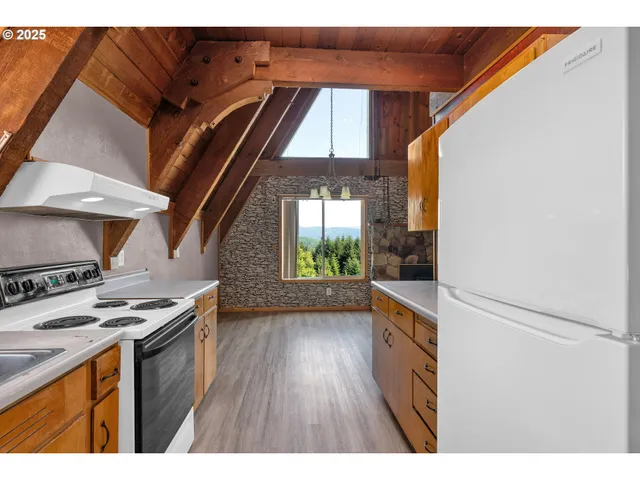 $699,000 | 45265 Sunnyside Road, Foster, OR 97345