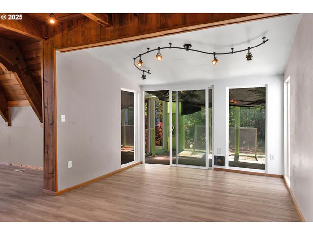 $699,000 | 45265 Sunnyside Road, Foster, OR 97345