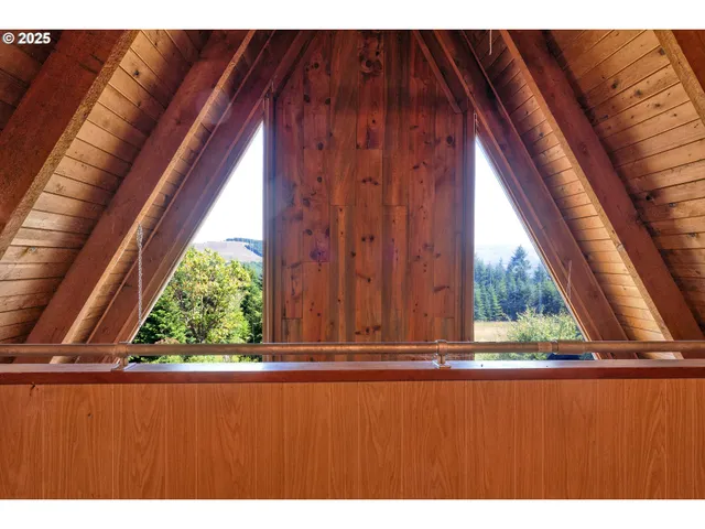 $699,000 | 45265 Sunnyside Road, Foster, OR 97345