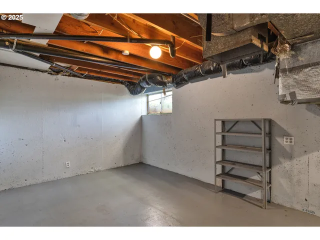 $699,000 | 45265 Sunnyside Road, Foster, OR 97345