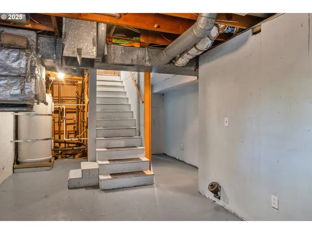 $699,000 | 45265 Sunnyside Road, Foster, OR 97345