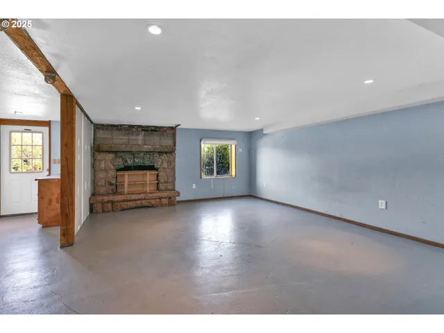 $699,000 | 45265 Sunnyside Road, Foster, OR 97345