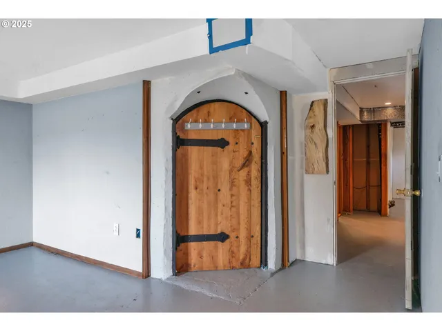 $699,000 | 45265 Sunnyside Road, Foster, OR 97345