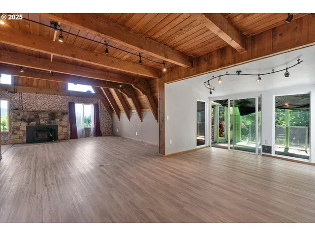 $699,000 | 45265 Sunnyside Road, Foster, OR 97345