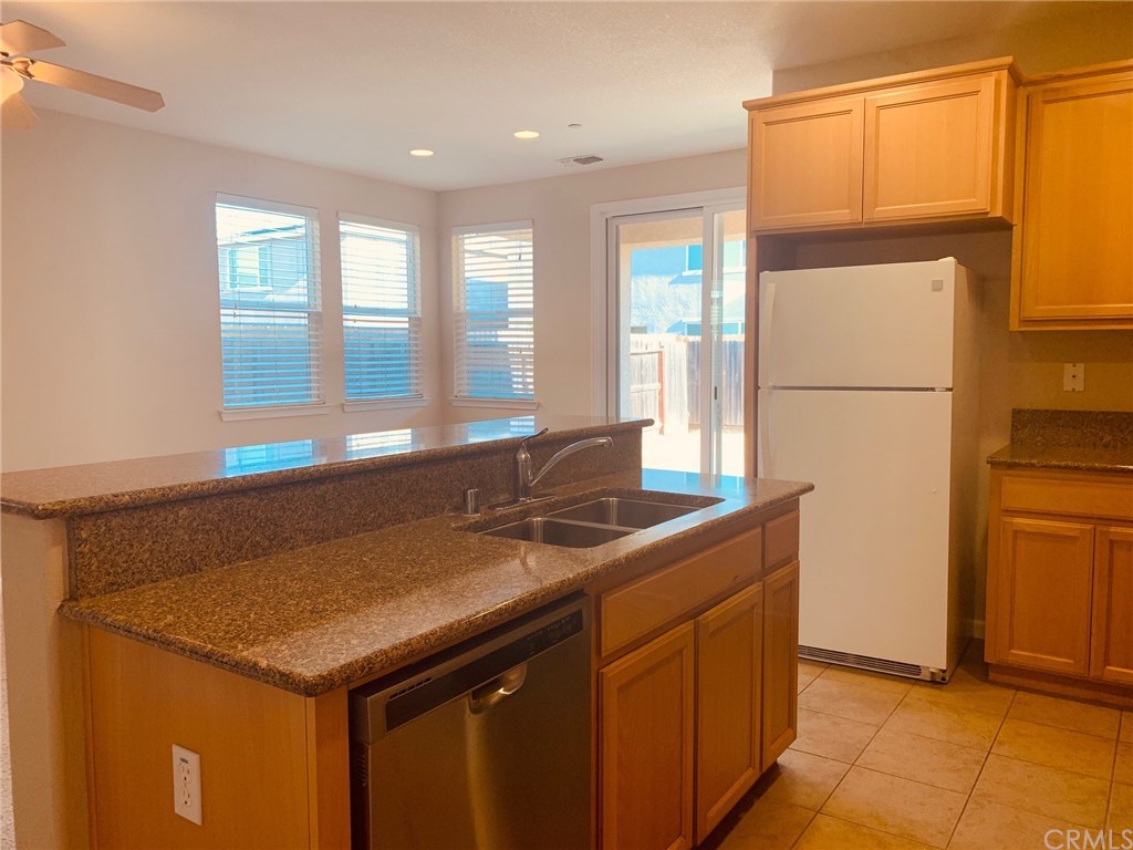 2359 Vaca Way Merced, CA 95340 - Photo 8 of 21 Granite counters and refrigerator included