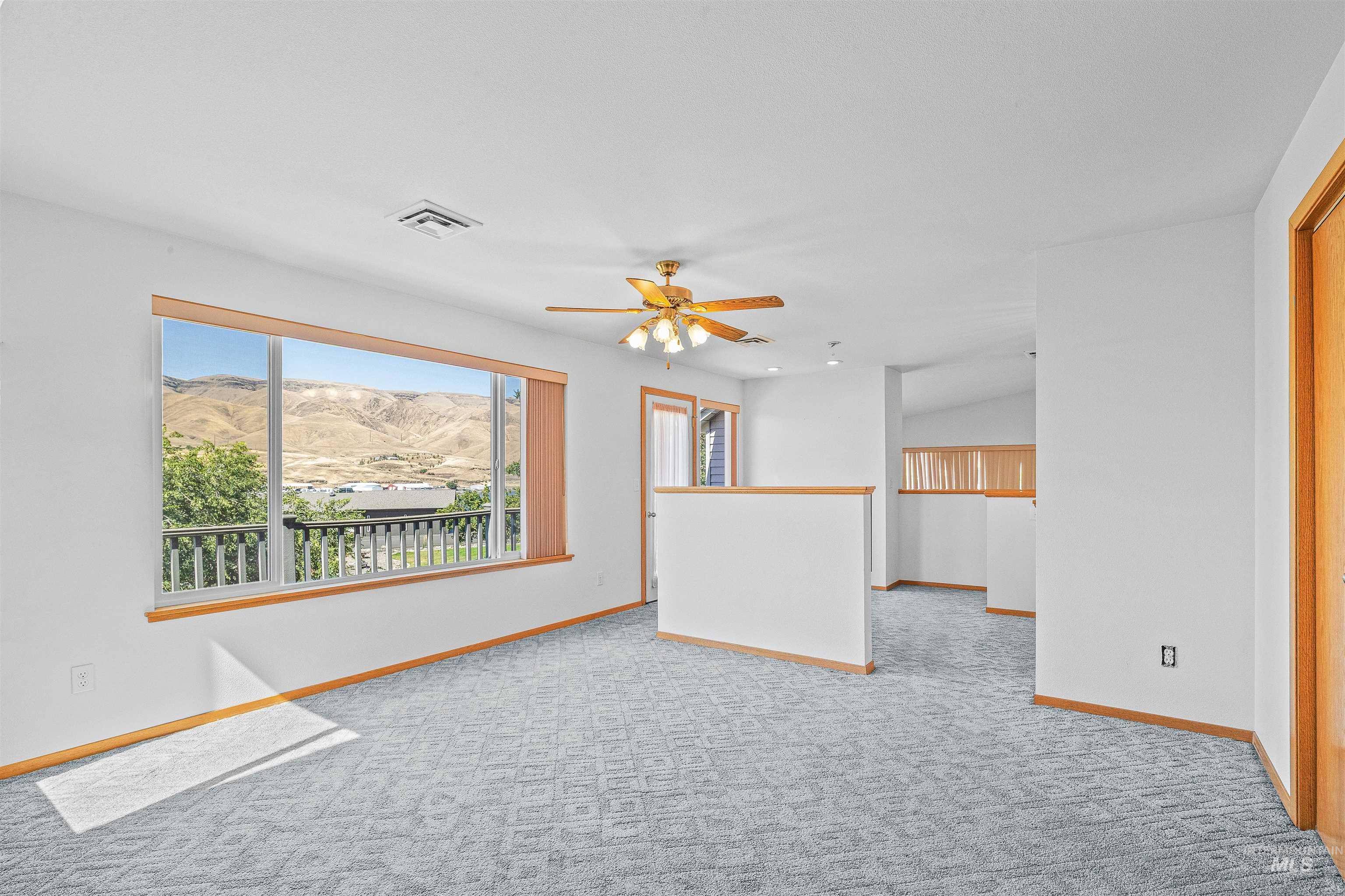 1962 Golfview Drive Clarkston, WA 99403 - Photo 23 of 35 Unfurnished living room with carpet, a mountain view, and ceiling fan