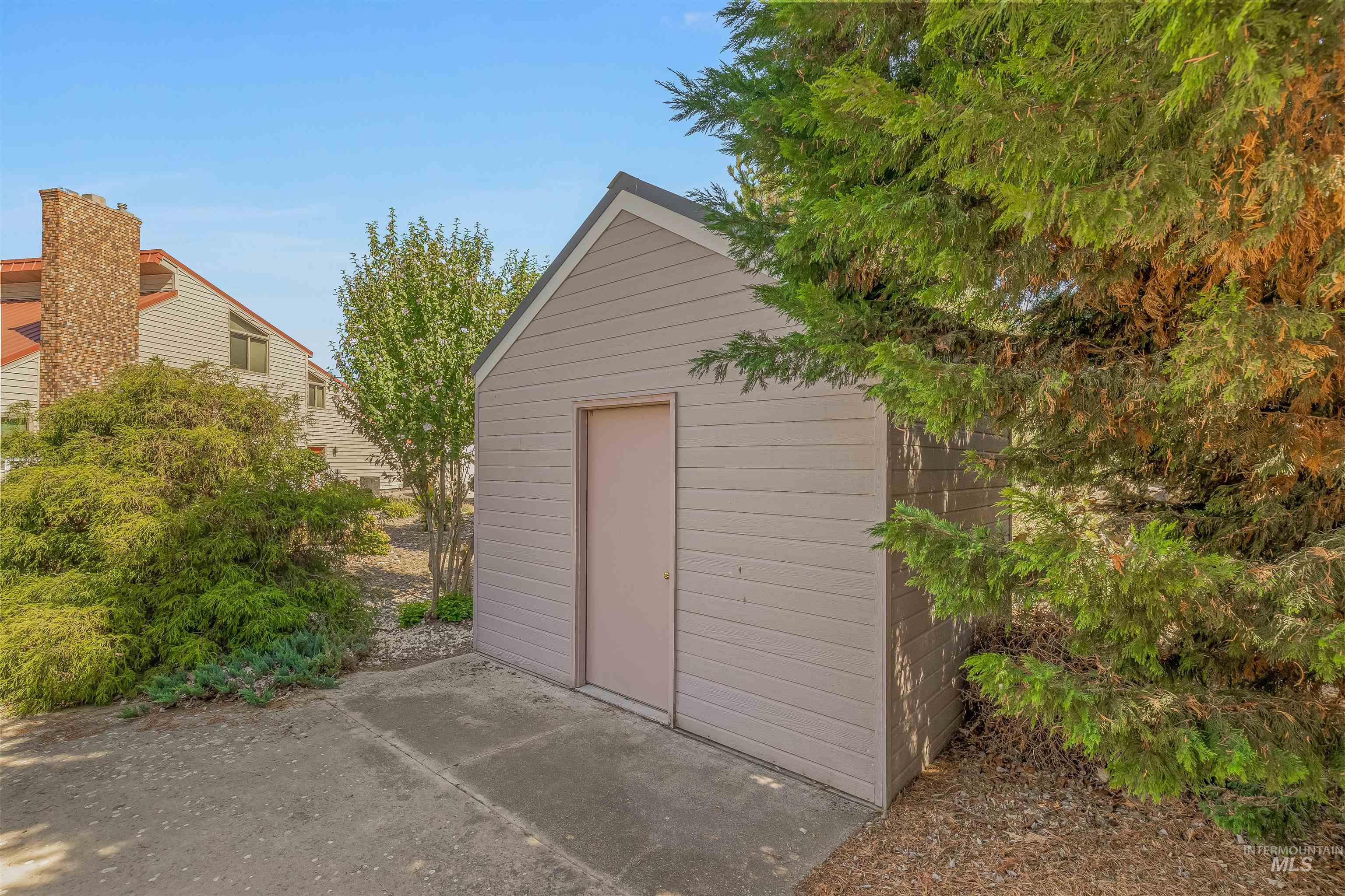 1962 Golfview Drive Clarkston, WA 99403 - Photo 8 of 35 View of shed