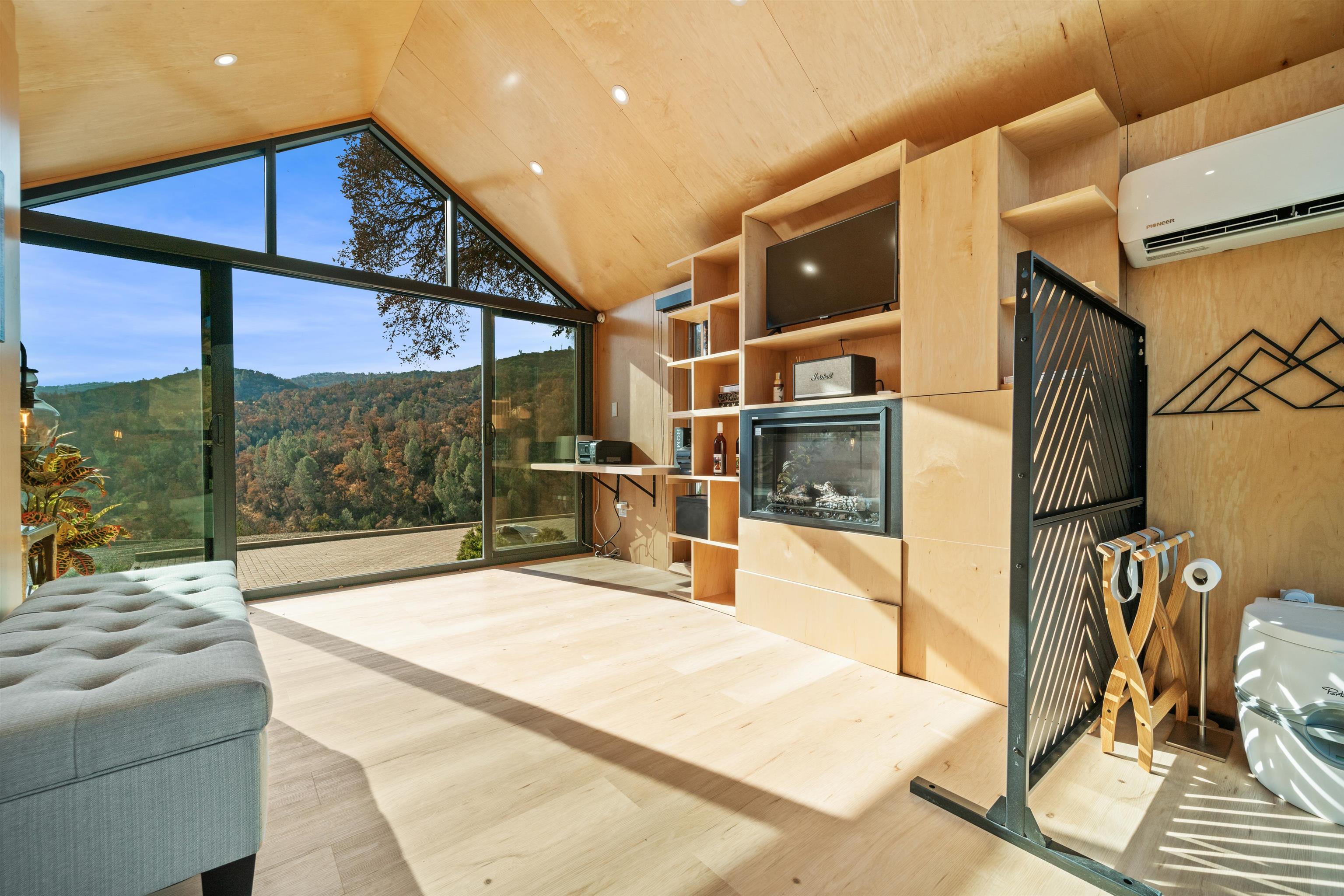 21000 Mines Road Livermore, CA 94550 - Photo 46 of 56 a very nice looking room with a large window