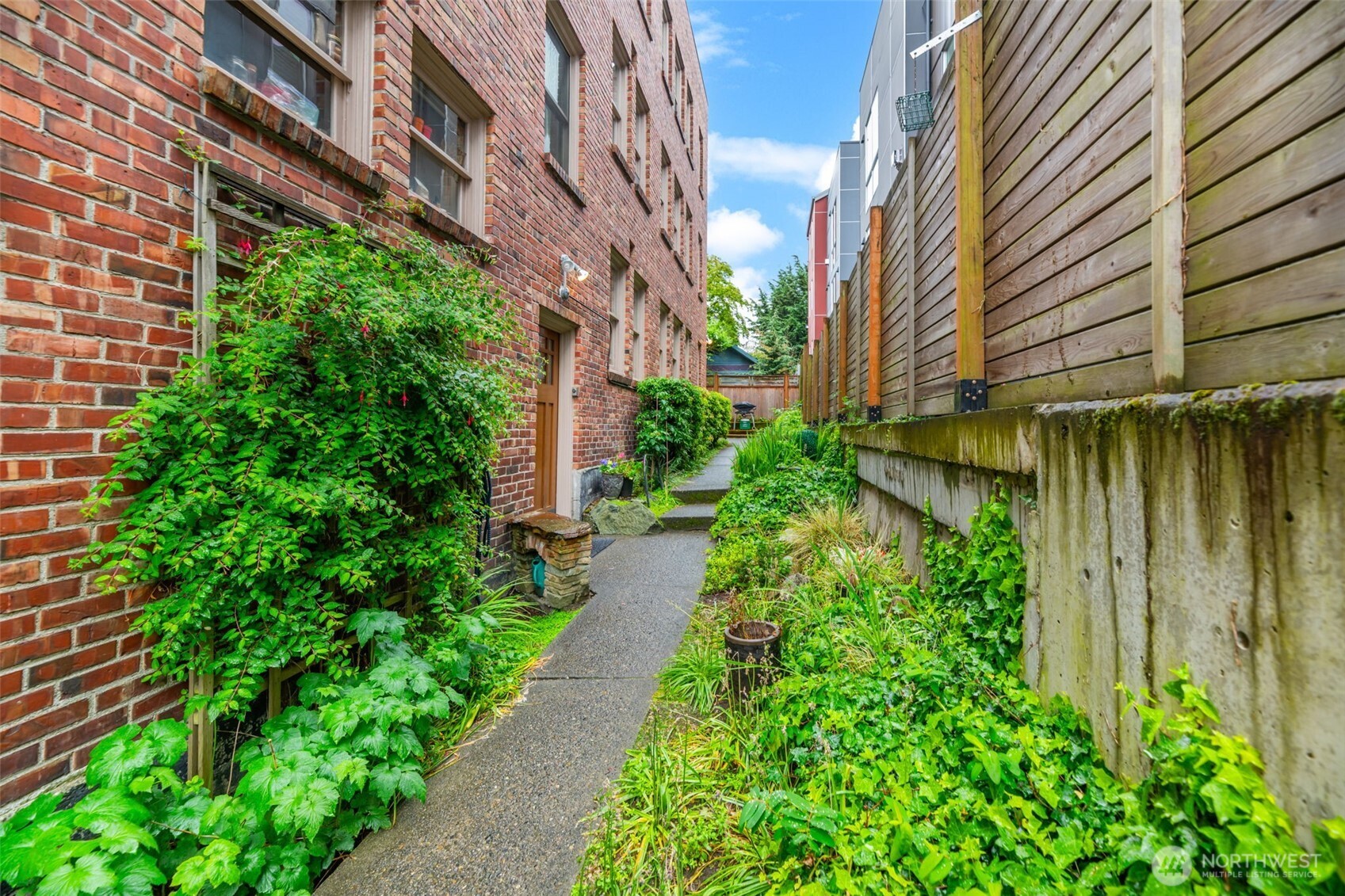 1427 3rd Avenue West, Unit 8 Seattle, WA 98119 - Photo 27 of 35