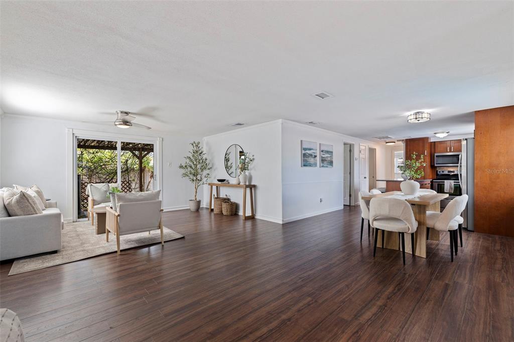 8536 Quail Road Seminole, FL 33777 - Photo 5 of 34 Gallery Image 5