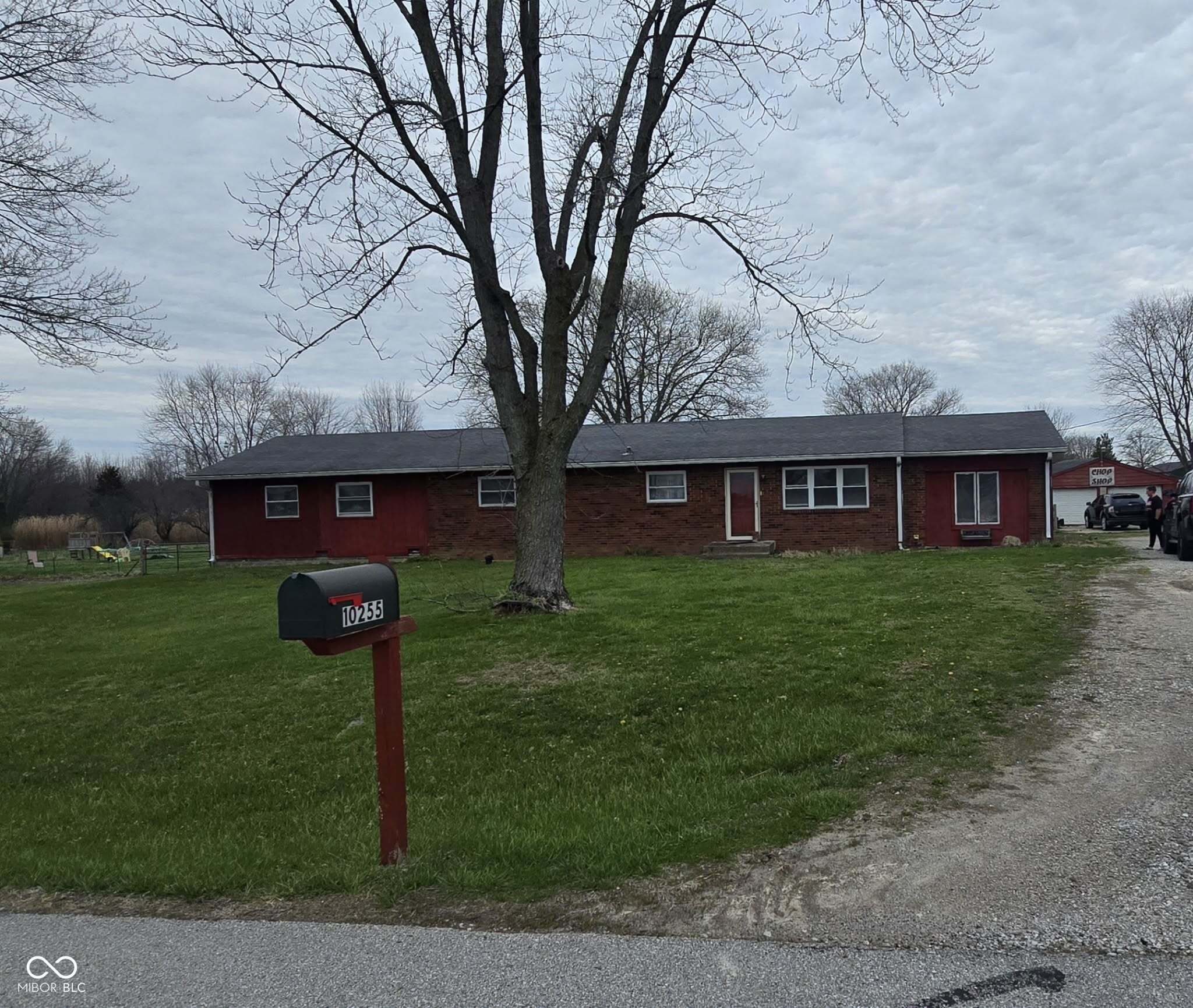 10255 Hodge Road Clayton, IN 46118 - Photo 3 of 25