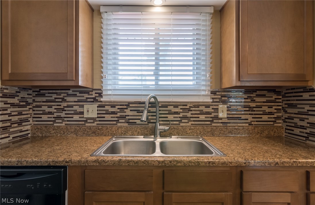 15025 Rockside Road Maple Heights, OH 44137 - Photo 14 of 26