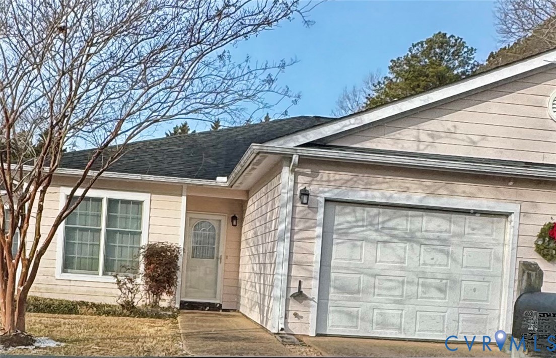 19 Bay Court Kilmarnock, VA 22482 - Photo 2 of 48 a front view of a house with garage