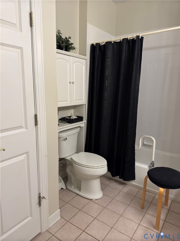 19 Bay Court Kilmarnock, VA 22482 - Photo 29 of 48 a bathroom with a toilet a sink and a shower