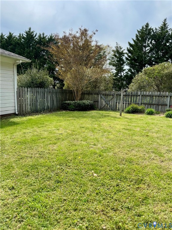 19 Bay Court Kilmarnock, VA 22482 - Photo 45 of 48 a swimming pool with wooden fence