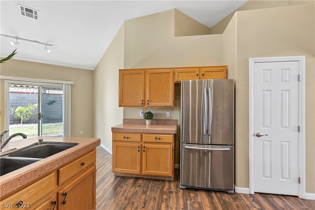 917 Shadowfax Road Henderson, NV 89015 - Photo 8 of 36 Gallery Image 8