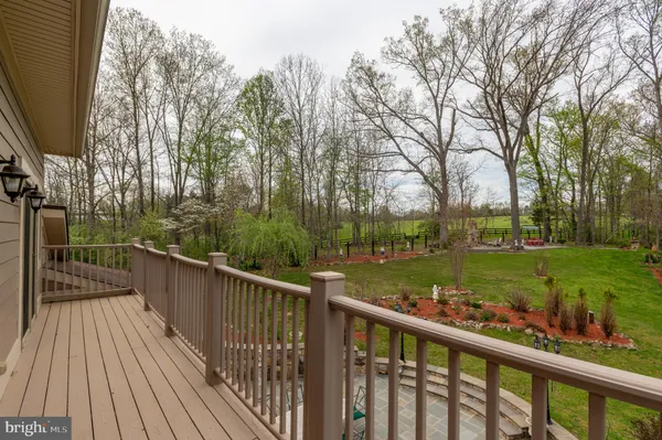 a view of a pathway with a yard