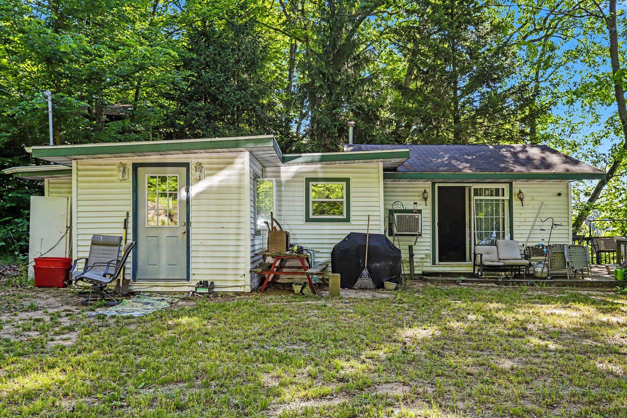 27383 Hayne Road Lawton, MI 49065 - Photo 2 of 9 002_file_7434