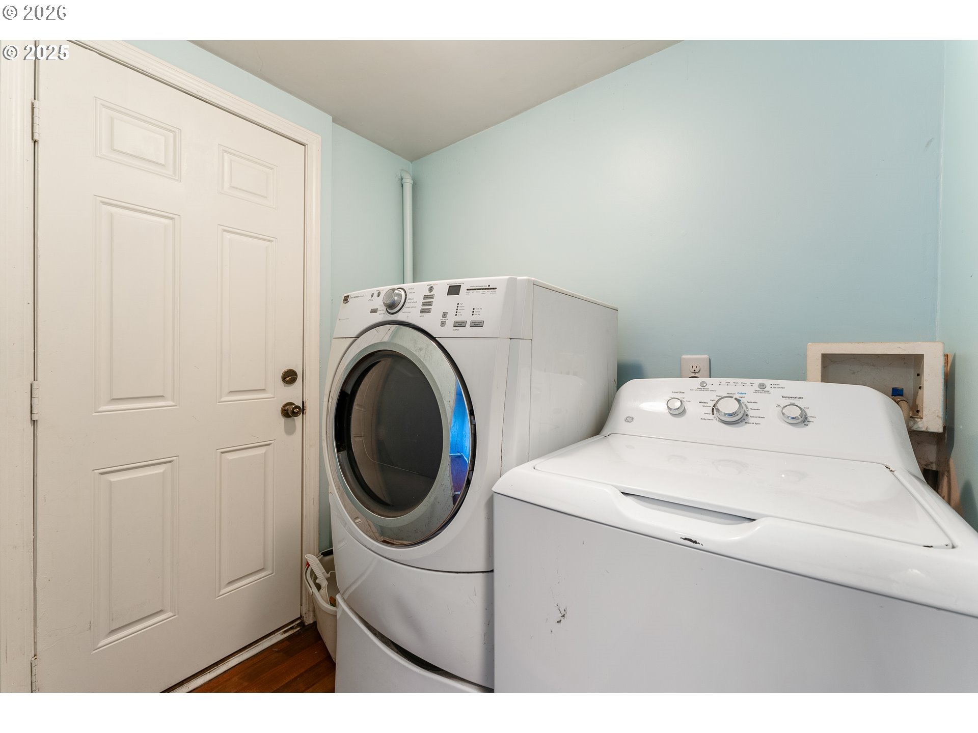 8951 Southeast Fuller Road, Unit 7 Happy Valley, OR 97086 - Photo 8 of 24 a utility room with dryer and washer