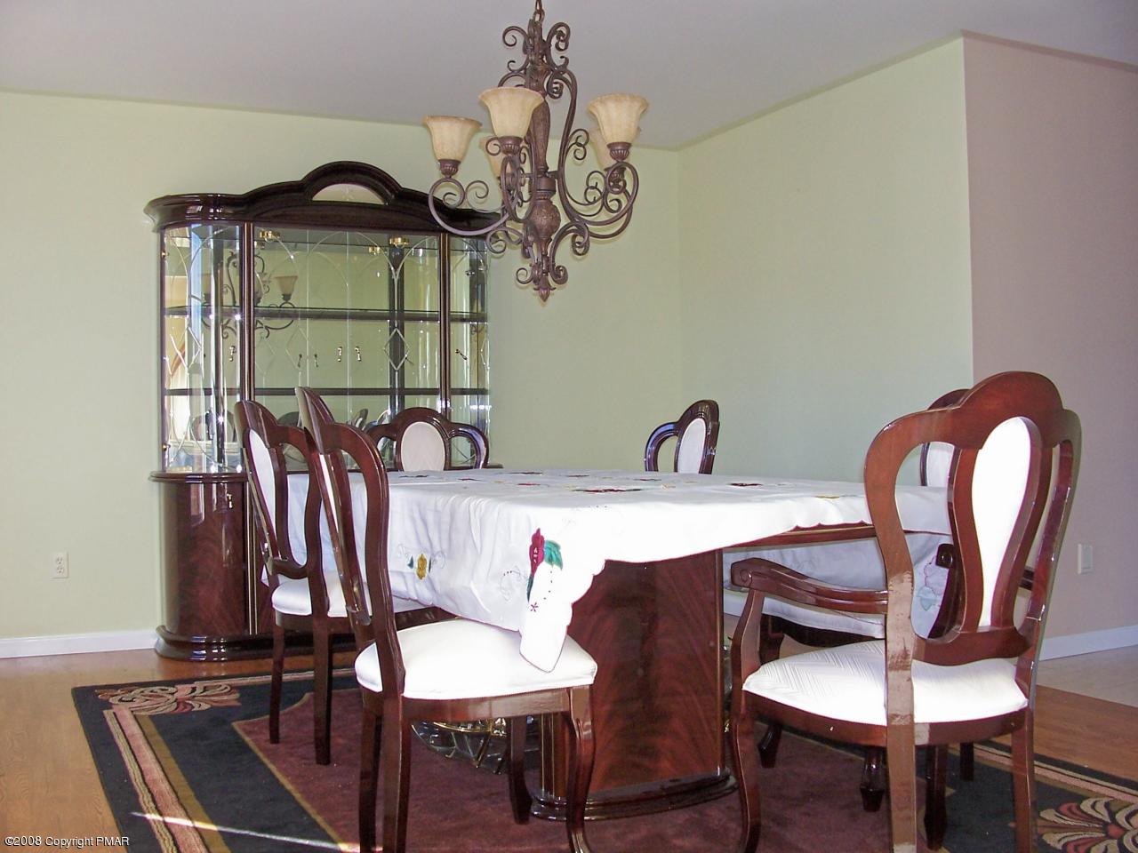 5519 Bridle Road Stroudsburg, PA 18360 - Photo 3 of 25 Dining Room