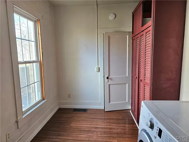 $1,400 | 305 Highland Avenue, De Witt, NY 13057