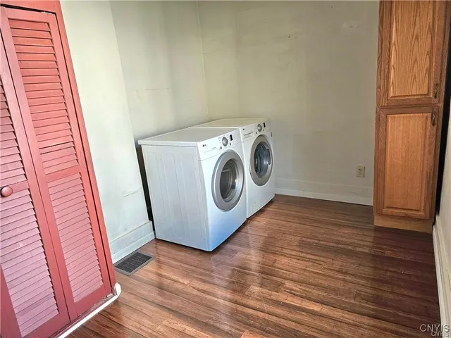 $1,400 | 305 Highland Avenue, De Witt, NY 13057