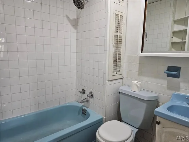 $1,400 | 305 Highland Avenue, De Witt, NY 13057