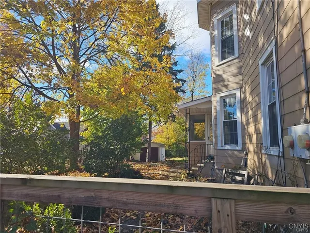 $1,400 | 305 Highland Avenue, De Witt, NY 13057